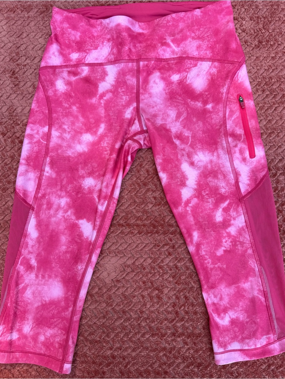 Lululemon women’s crop pink tye dye workout size 6 has pocket & mesh